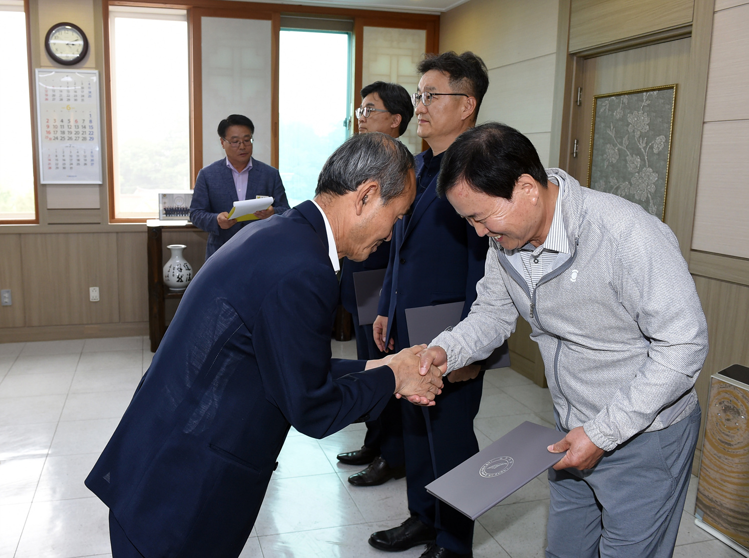 김제시, 전라북도 모범납세자 증명서 전달 이미지(3)