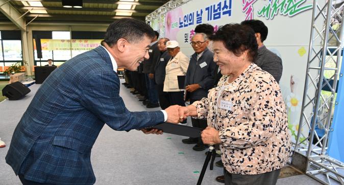 제29회노인의날기념식(28).JPG