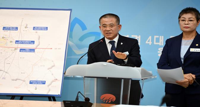 “새만금신항 졸속 결정, 끝까지 바로 잡겠다”